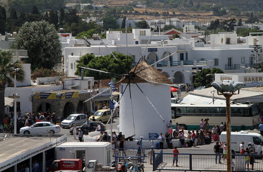 Το BBC στα ελληνικά νησιά όπου οι ντόπιοι δεν έχουν πια πού να ζήσουν - Οι επιπτώσεις του Airbnb