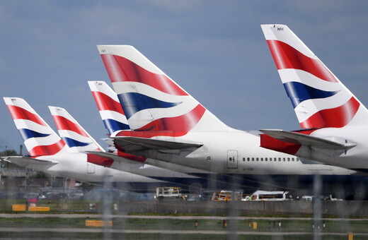 H British Airways πουλά από ποτήρια σαμπάνιας και παντόφλες, μέχρι κουβέρτες και καροτσάκια από Boeing 747