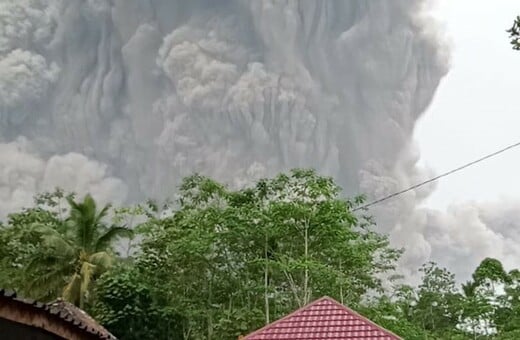 Indonesia volcano: Residents flee as Mt Semeru spews huge ash cloud