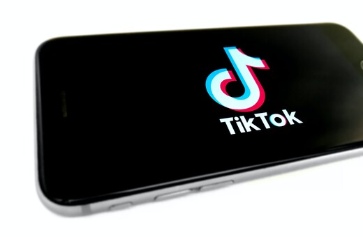 TikTok: Κίνδυνοι, τραυματισμοί ακόμα και θάνατοι στο βωμό των likes - Οι πιο επικίνδυνες «προκλήσεις» 