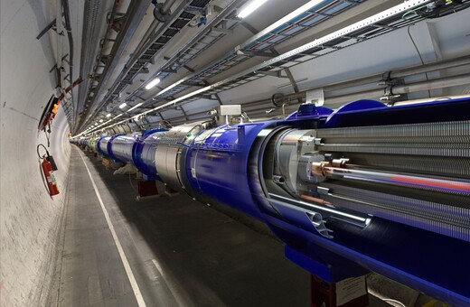 CERN: Επαναλειτουργεί μετά από τρία χρόνια ο αναβαθμισμένος μεγάλος επιταχυντής 