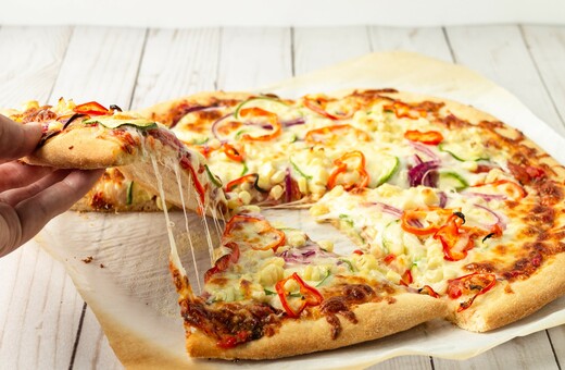 Επιστήμονες πρόσθεσαν «αόρατες ίνες» σε τρόφιμα που κάνουν πίτσες, κέικ και ζυμαρικά πιο υγιεινά