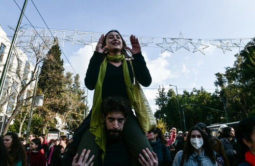 Μαζική πορεία στο κέντρο της Αθήνας από ηθοποιούς και σπουδαστές καλλιτεχνικών σχολών 