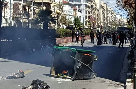 Κλειστή η Πατησίων – Καίνε κάδους στην ΑΣΟΕΕ