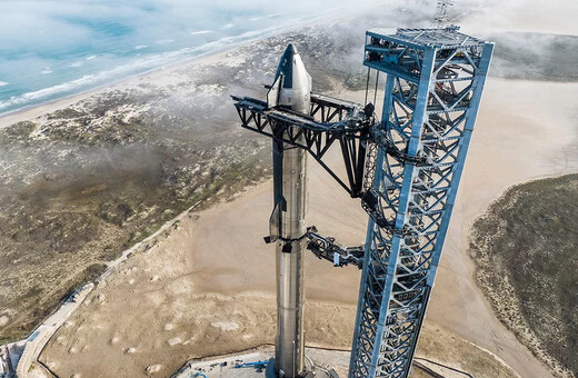 Η SpaceX του Έλον Μασκ επιχειρεί να εκτοξεύσει τον ισχυρότερο πύραυλο που έχει αναπτυχθεί ποτέ