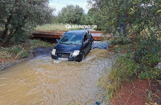 Χανιά: 18χρονος οδηγός παρασύρθηκε από χείμαρρο - «Πνίγομαι, βοήθεια»