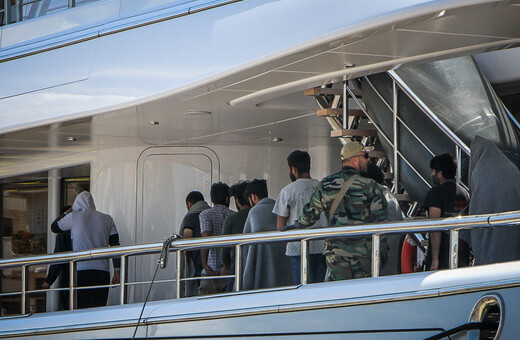 Ναυάγιο στην Πύλο: «Γυναίκες και παιδιά ήταν στα αμπάρια» λένε διασωθέντες- «Υπερφορτωμένο» το πλοίο