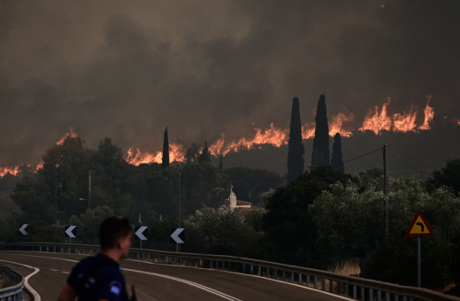 Φωτιές σε Δερβενοχώρια, Αττική και Λουτράκι: Ενεργοποιήθηκε η υπηρεσία Copernicus