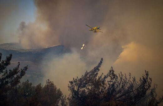 Φωτιά στη Ρόδο: Καίγονται σπίτια στο Ασκληπιείο