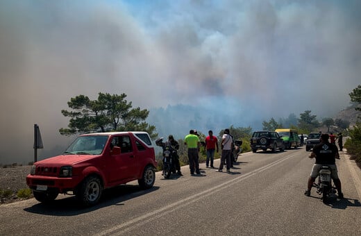 Φωτιά στη Ρόδο: Αναζωπύρωση στο Βάτι - Τρεις ενεργές εστίες στα νότια του νησιού