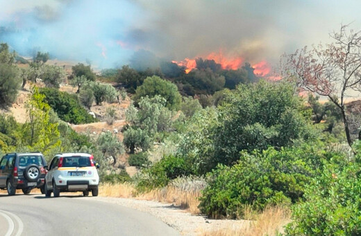 Έκτακτη διυπουργική σύσκεψη στην Πολιτική Προστασία για τις φωτιές - Έρχονται ενισχύσεις από Ρουμανία και Κύπρο