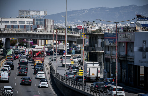 Τροχαίο στον Κηφισό: Ανατράπηκε φορτηγό