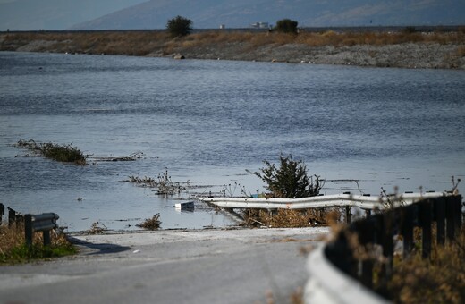 Αγνοείται ψαράς στη λίμνη Κάρλα