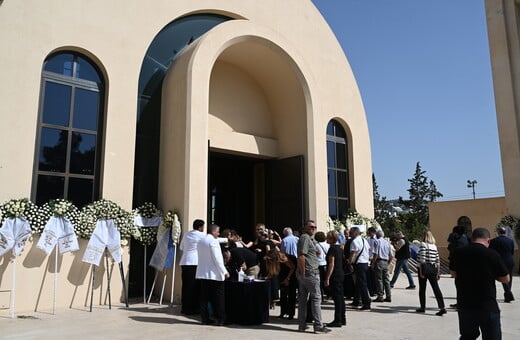 Τροχαίο στη Λιβύη: Σε κλίμα οδύνης η κηδεία των δύο αδελφών