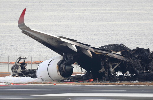 Φωτιά σε αεροπλάνο στην Ιαπωνία:Το ενδεχόμενο ανθρώπινου λάθους εξετάζουν οι αρχές 