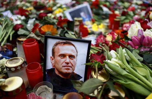 Αλεξέι Ναβάλνι: Οι αρχές «έδωσαν τελεσίγραφο» στη μητέρα του για την ταφή του