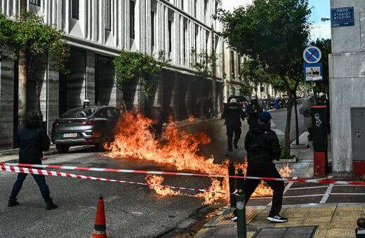 Μολότοφ και χημικά στο πανεκπαιδευτικό συλλαλητήριο- Σε ξενοδοχείο στη Σταδίου