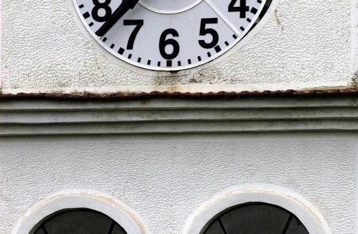 Δικαστήριο απαγόρευσε τη λειτουργία της καμπάνας στο ρολόι χωριού στη Μεσσηνία