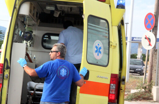 Τροχαίο δυστύχημα στην Καλλιθέα: Μηχανή παρέσυρε γυναίκα – Νεκρή η οδηγός