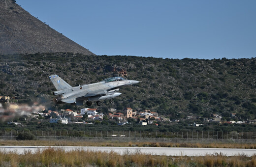 Δεν υπάρχει ζήτημα μεταφοράς ελληνικών F-16 στην Ουκρανία, λένε πηγές του υπουργείου Άμυνας