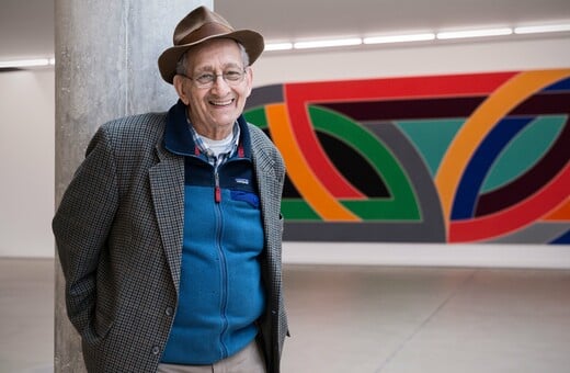 Πέθανε σε ηλικία 87 ετών ο εξέχων εικαστικός Frank Stella, λάτρης της αφηρημένης αφήγησης