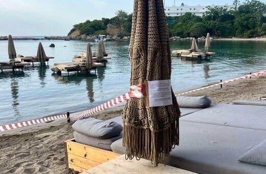 Ρόδος: Αυτόφωρο και πρόστιμο 28.560 ευρώ στο beach bar για τις ομπρέλες στη θάλασσα