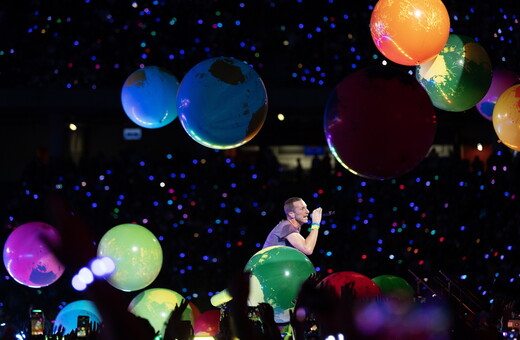 Coldplay στην Αθήνα: Οδηγίες για τη ζέστη, τι επιτρέπεται και τι απαγορεύεται και το νέο τραγούδι