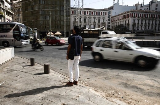 «Δεν ξέρω αν θα βρω το θάρρος να παρελάσω στο Pride»: Η ζωή στην Αθήνα ενός γκέι πρόσφυγα από τη Γάζα 