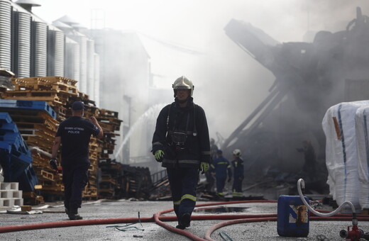 Εργοστάσιο Κάτω Κηφισιά: Τεράστιες οι ζημίες στο κτήριο - Ανησυχίες για τον τοξικό καπνό