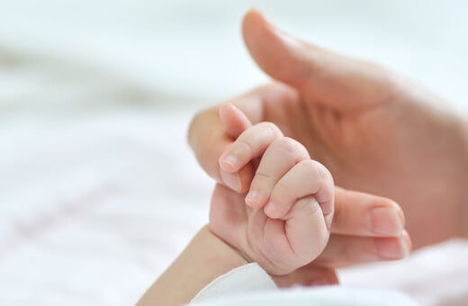 Γέννησε η πρώτη γυναίκα στην Ελλάδα μετά από μεταμόσχευση ωοθηκών	