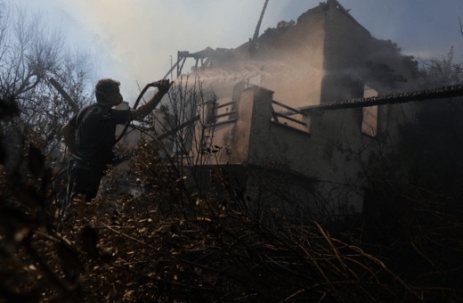 Σε ύφεση και χωρίς ενεργό μέτωπο η φωτιά στη Βάρης-Κορωπίου 