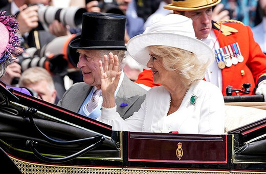 Ο βασιλιάς Κάρολος και η βασίλισσα Καμίλα στην τρίτη μέρα των ιπποδρομιών του Άσκοτ - Απούσα η Κέιτ Μίντλετον