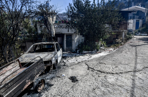 Φωτιά σε Αχαΐα και Ηλεία: Εικόνες από τις μεγάλες ζημιές που προκάλεσε