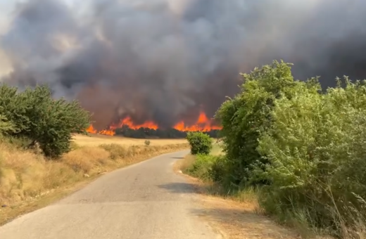 Φωτιά στη Ναυπακτία: Μήνυμα 112 για εκκένωση 3 χωριών