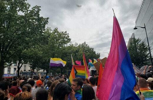 Paris Pride: Μεγαλειώδης πορεία στο Παρίσι, υπό την απειλή ανόδου της ακροδεξιάς 
