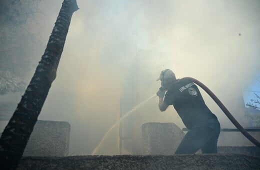 Ο καπνός από τη φωτιά στην Κερατέα έχει φτάσει στην Κρήτη