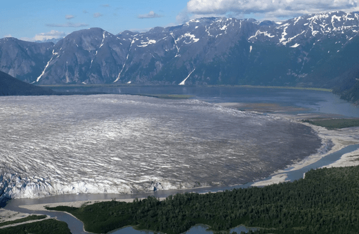 Μελέτη διαπιστώνει ότι το παγωμένο πεδίο της Αλάσκας λιώνει με «απίστευτα ανησυχητικό» ρυθμό