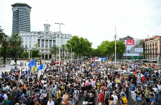 Χιλιάδες διαδήλωσαν κατά του υπερτουρισμού στη Βαρκελώνη - «Ας βάλουμε όρια στον τουρισμό»