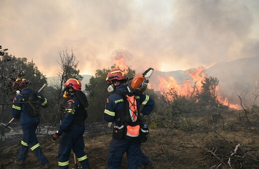 Φωτιά τώρα στην Πάτρα - 112 για εκκένωση στην περιοχή του Γηροκομείου