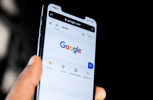 Ρωσία: Ζητά από τη Google να ξεμπλοκάρει 200 κανάλια στο YouTube