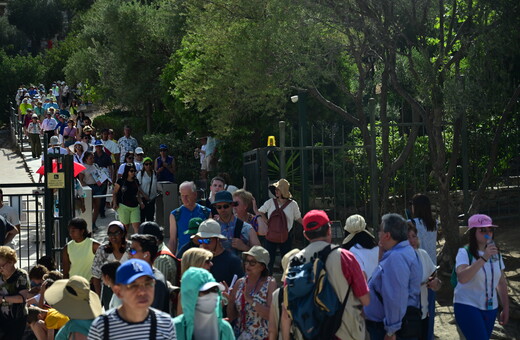 Kλειστή η Ακρόπολη από τις 12:00 μέχρι τις 17:00 λόγω υψηλών θερμοκρασιών