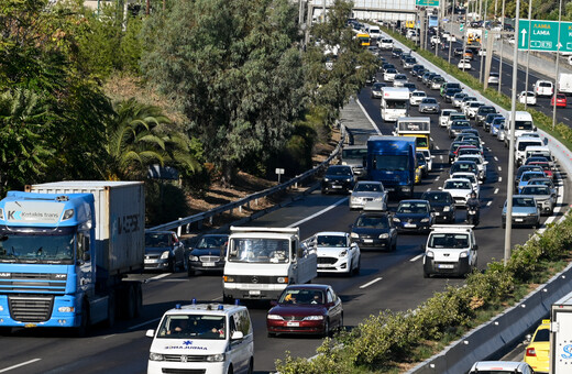 Ανατροπή βυτιοφόρου στην Αθηνών - Λαμίας