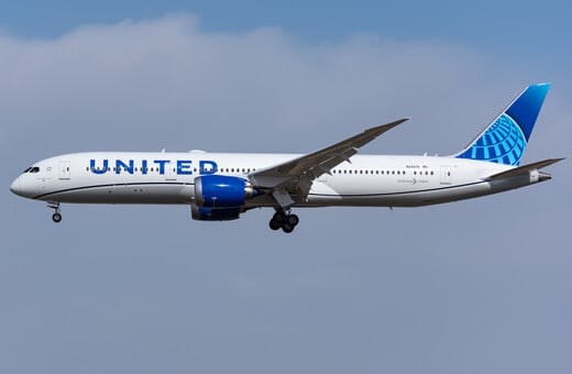 United Airlines: Πτήση άλλαξε πορεία λόγω «βιολογικού κινδύνου» - Το πλήρωμα έκανε εμετό