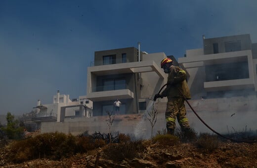 Φωτιά στην Αττική: «Θα ανατιναχτούμε, η φωτιά πλησιάζει τους πυλώνες της ΔΕΔΔΗΕ στην Πεντέλη» λέει η δήμαρχος