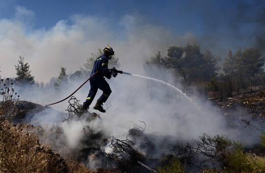 Φωτιά σε χαράδρα σε δύσβατο σημείο στον Όλυμπο