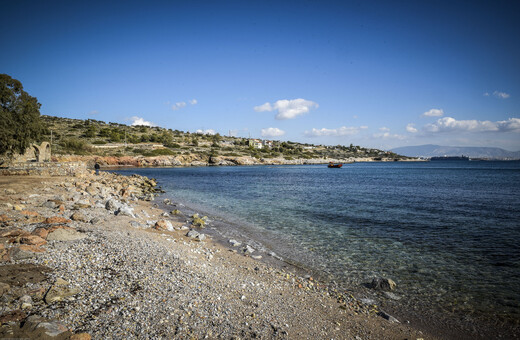 Σαλαμίνα: Απόπειρα βιασμού 20χρονης - Την κυνήγησε μέσα στη θάλασσα και προσπάθησε να την ακινητοποιήσει