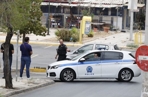 Κεράτσίνι: Τι βρέθηκε μέσα στην τσάντα που πέταξαν οι μοτοσυκλετιστές