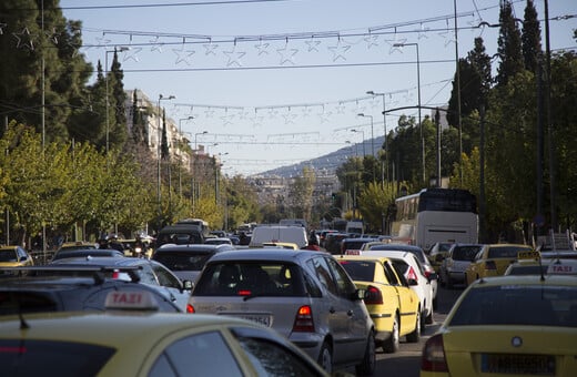 Κίνηση στους δρόμους: Στο «κόκκινο» ο Κηφισός, καθυστερήσεις στο κέντρο από την κακοκαιρία «Atena»