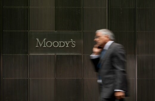 Η Moody's αναβάθμισε σε «θετικές» τις προοπτικές της ελληνικής οικονομίας