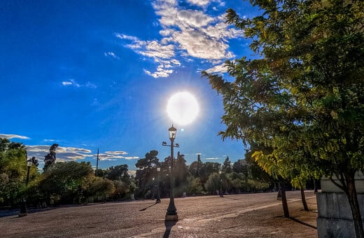 Ο καιρός σήμερα: Άνοδος της θερμοκρασίας και τοπικές βροχές